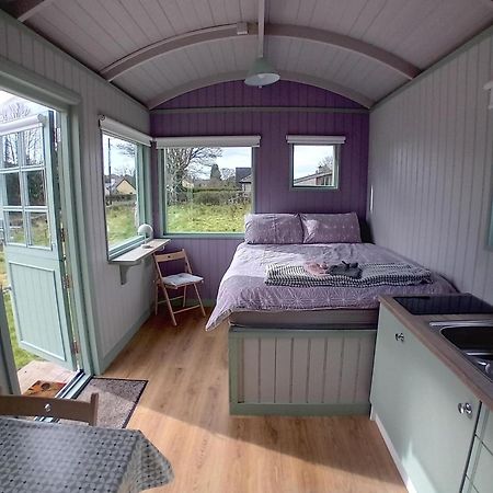 Market Street Shepherd'S Hut Leitrim Dromahair Exterior photo